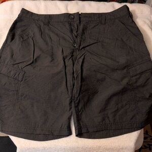 Mossy Oak Dark Gray Cargo Shorts - Size 32